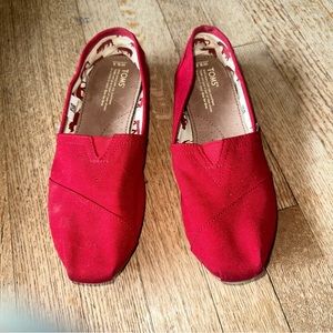 Toms women’s shoe size 9.5 wide Red
